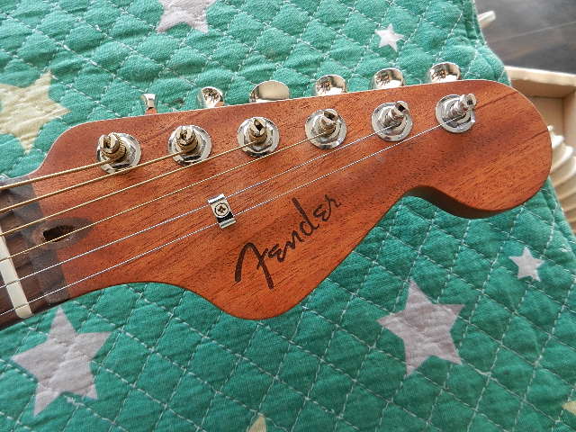 🌸FENDER Highway Series Dreadnought ピックガード取付 | 青春
