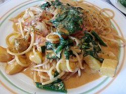 カレー風味のクリームパスタ