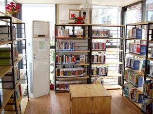 20120419 bulgwangcheon small library 4.jpg