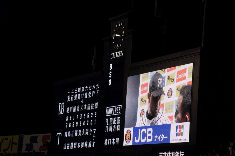 甲子園ナイター_014ヒーロインタビュー風景.jpg