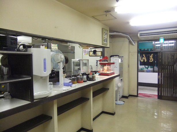 新月@藤沢の店内