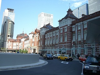 東京駅外.jpg