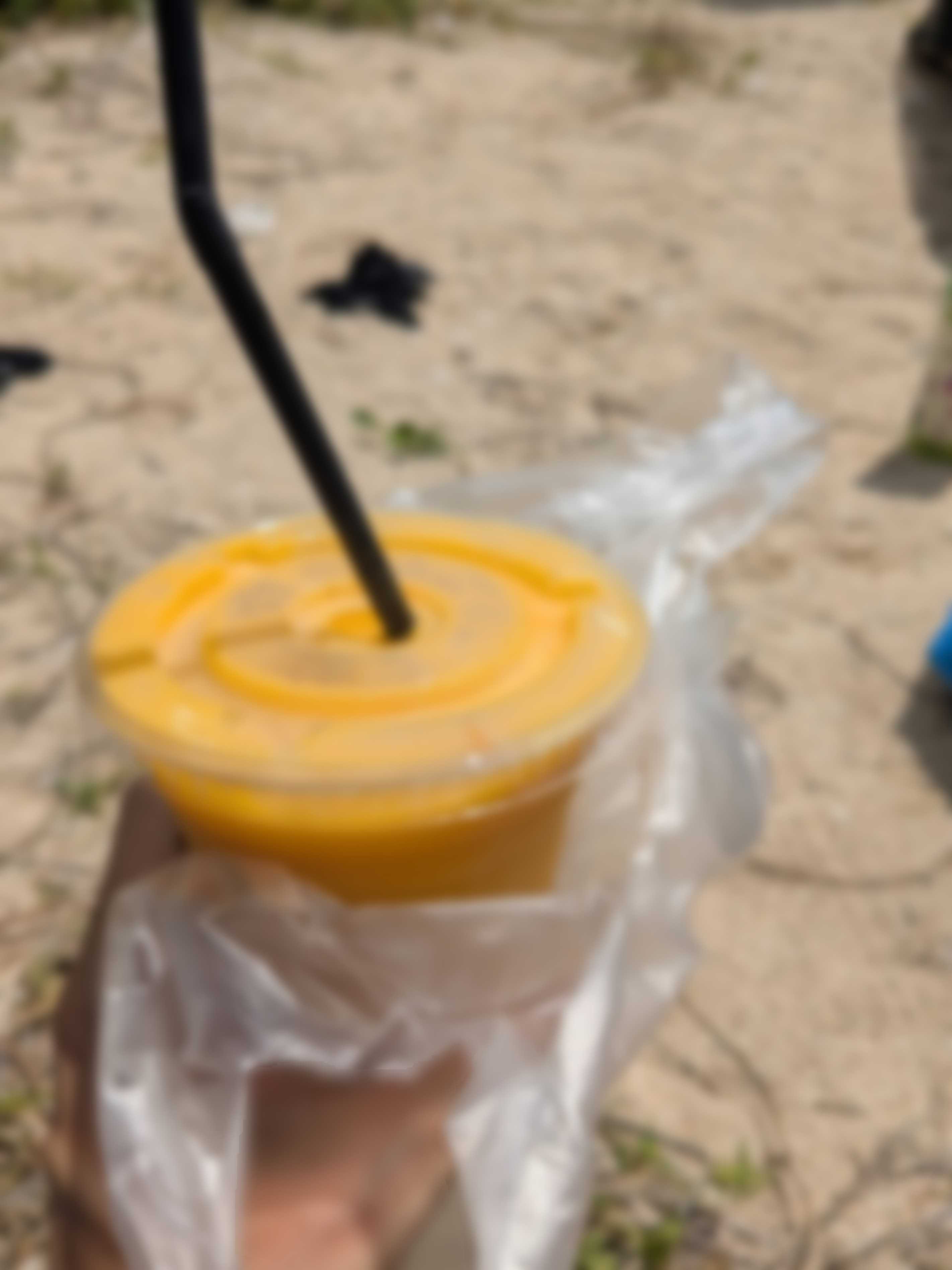 石垣島 米原ビーチ近く　スムージー屋　カニステル入りミックススムージ