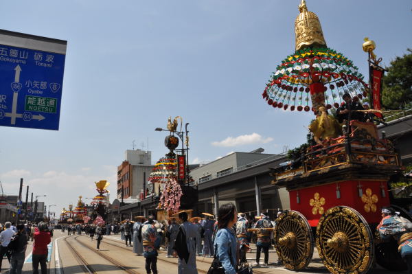 高岡御車山祭