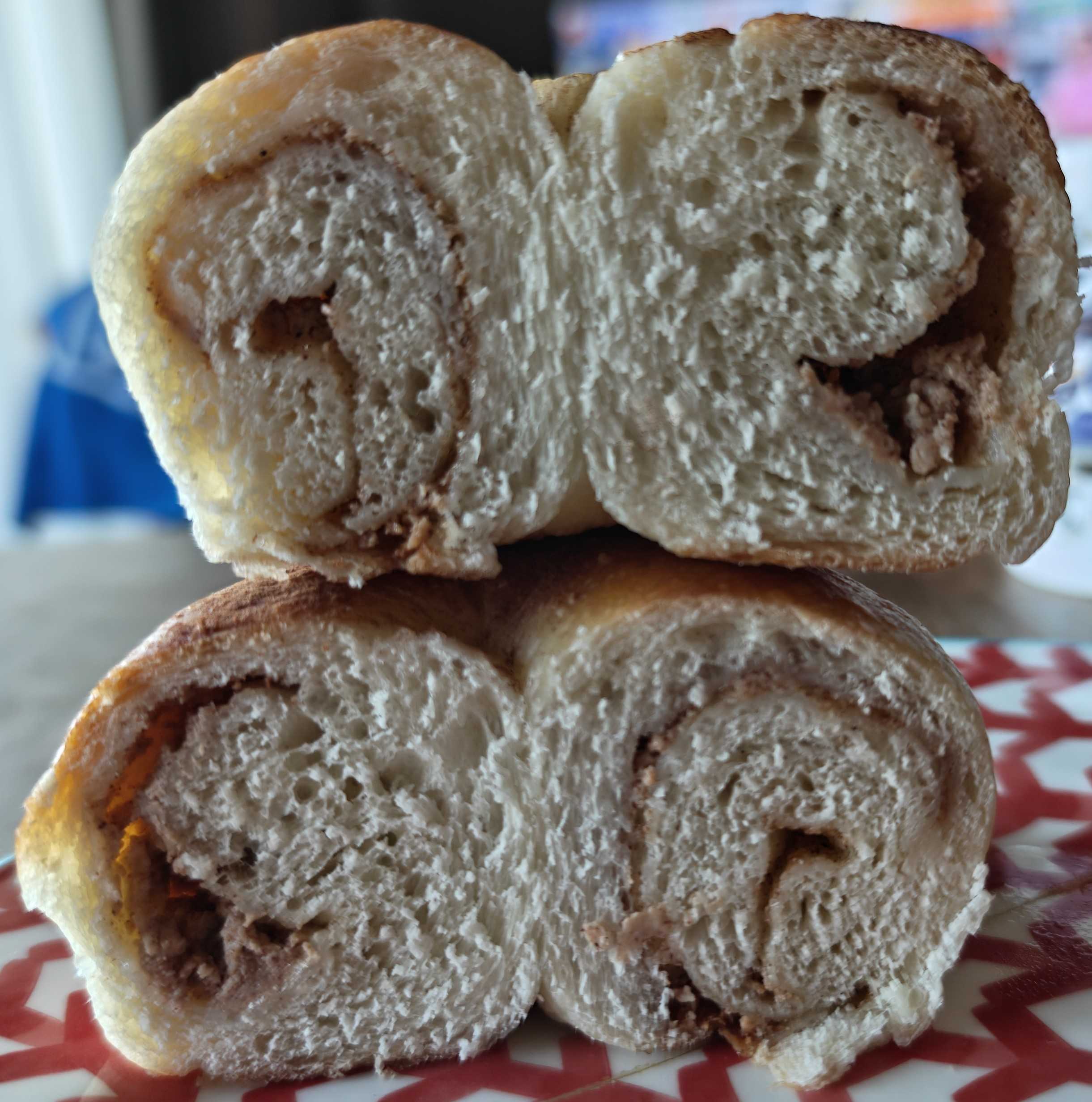 栃木県那須塩原市、大田原市　ベーグルリコ　イベントで購入 自家製林檎半生ドライ有機シナモンクリームチーズベーグルの断面