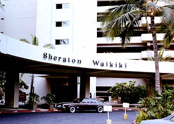 シェラトン・ワイキキ ホテル玄関