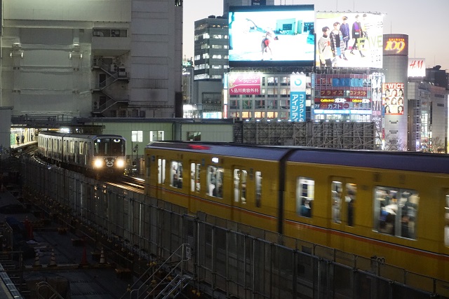 渋谷を 走り行く 銀座線 01系 ｢くまモンラッピング｣5