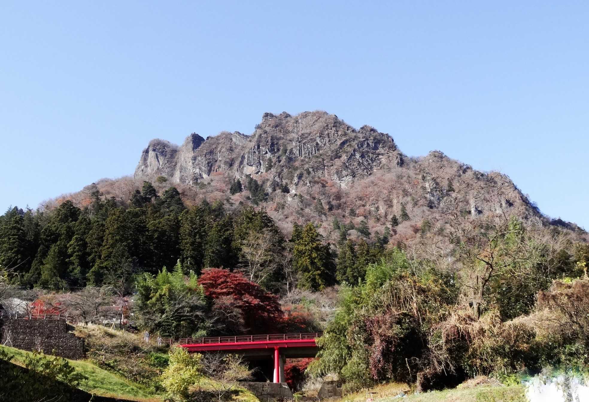 岩山で有名な妙義山 大の字 に登った １２月１日 山と空が友だち ドローンで空撮 楽天ブログ