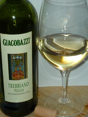 Giacobazzi Trebbiano Puglia glass.jpg