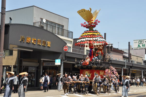 高岡御車山祭