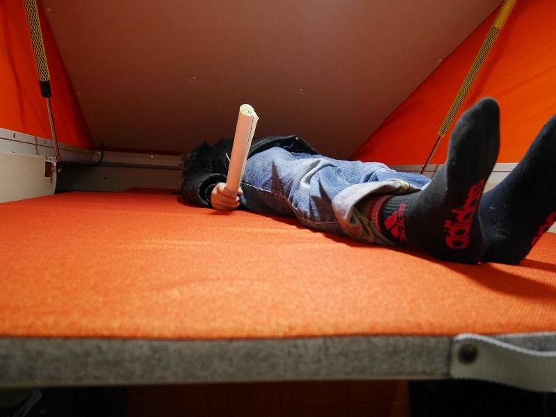 東北キャンピングカーフェア17 インディ７２７のポップアップ内 いっぽう の旅するように生きる 楽天ブログ