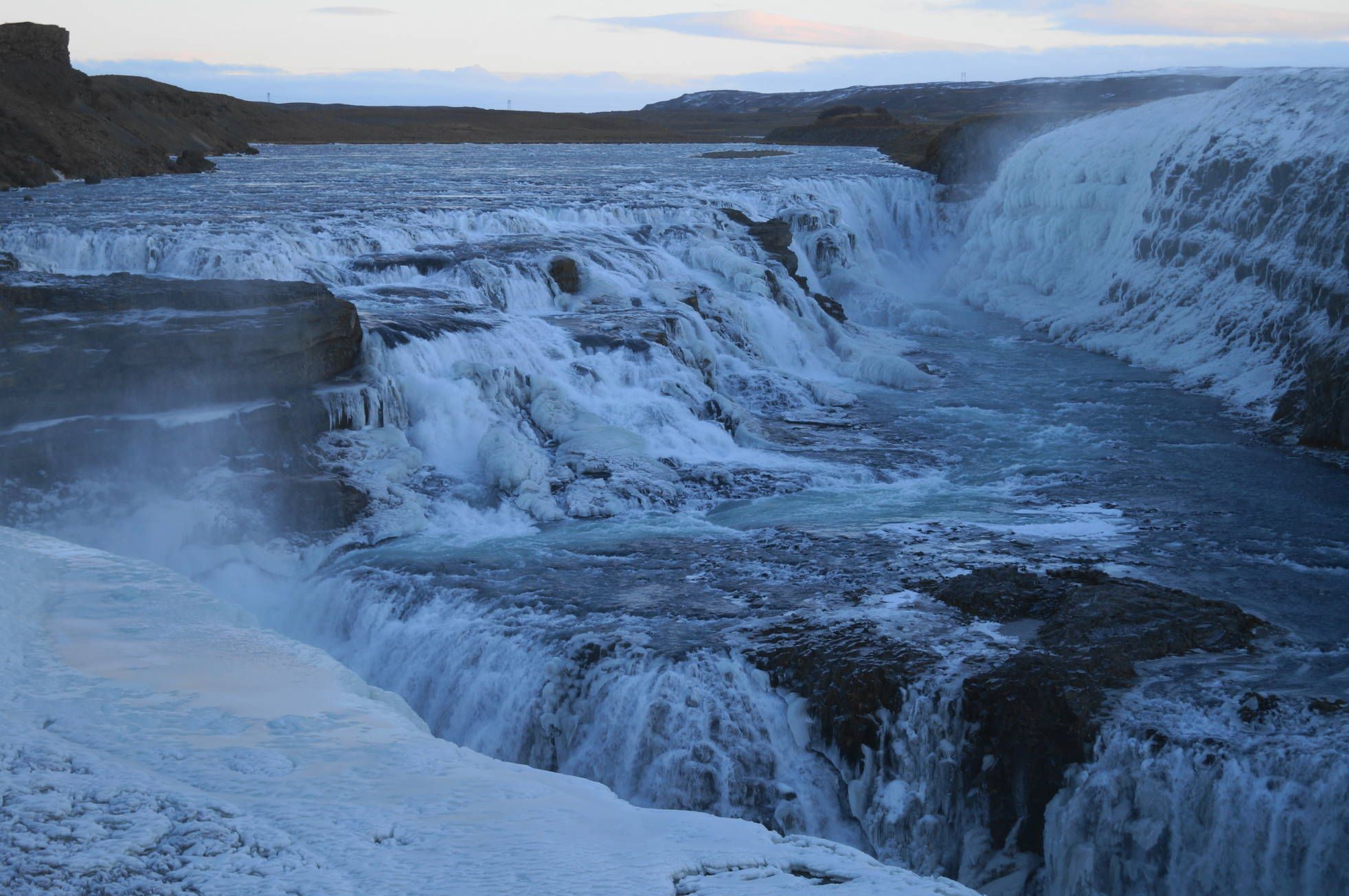 アイスランド旅行記 ゴールデンサークル グトルフォスの滝 地球の割れ目 ストロックル間欠泉 ゴンタくんの旅行記 世界は広いぞ 美味しいぞ 楽天ブログ
