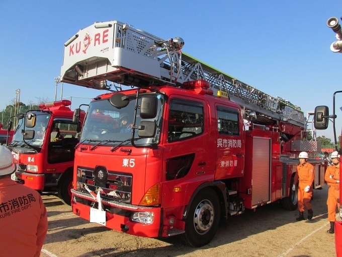 はしご付き消防自動車