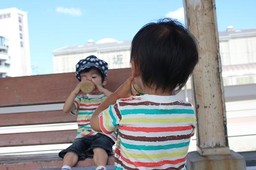2012.8.26 蒼＆悠真ジュース２.jpg
