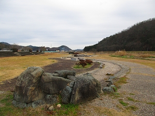 7宝見橋水辺公園.jpg