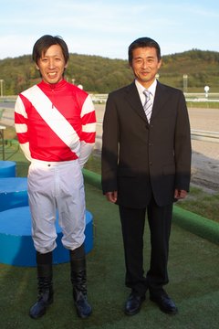 菅原勲調教師と