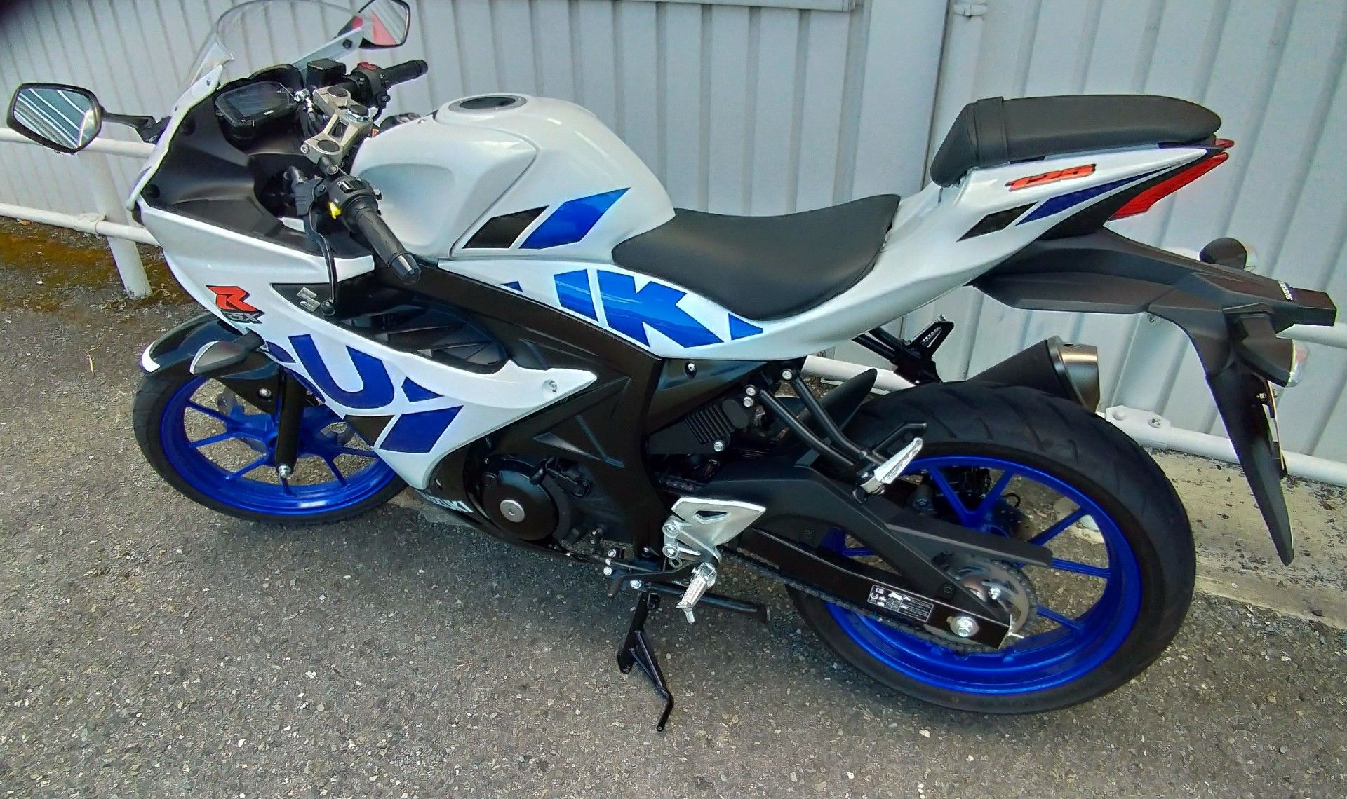 GSX-R125 センタースタンド装着 | 朝ぼらけの日々 - 楽天ブログ