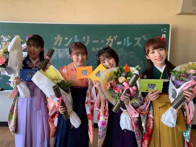 森戸知沙希・山木梨沙・小関舞・船木結（カントリー・ガールズ