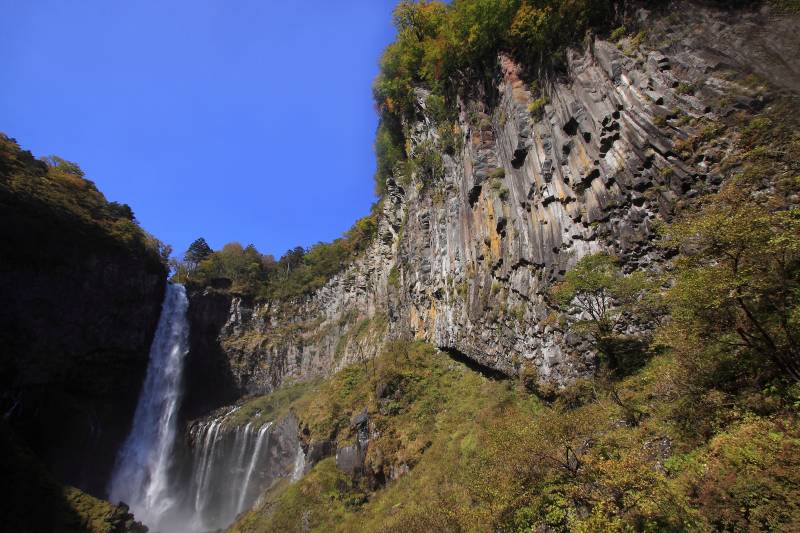 華厳の滝・柱状節理_002華厳の滝と柱状節理.jpg