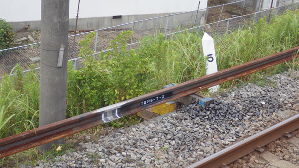 菊名駅ロングレール1.jpg