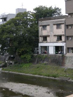 京都五条　川の西