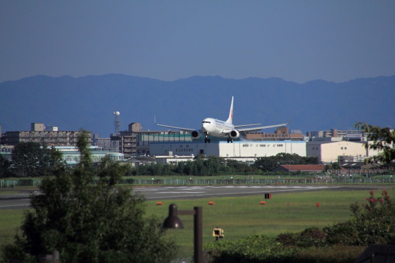 大阪空港スカイパーク_003滑走路へ進入.jpg