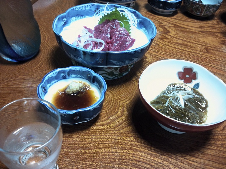 馬刺しともずく、お酒