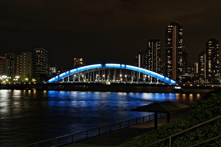 3.青いアーチ橋.JPG