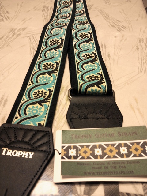 TROPHY STRAPS