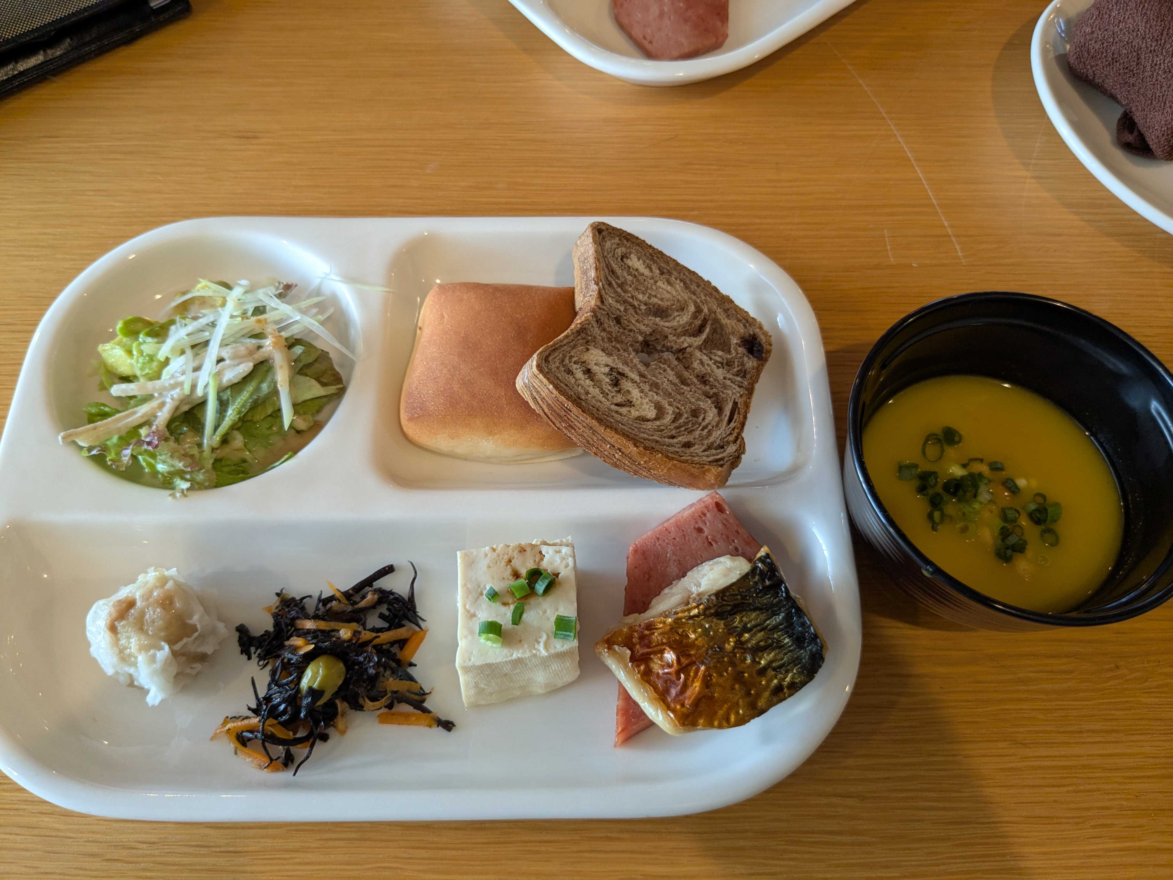 西表島ヴィラうなりざき　朝食ビュッフェ