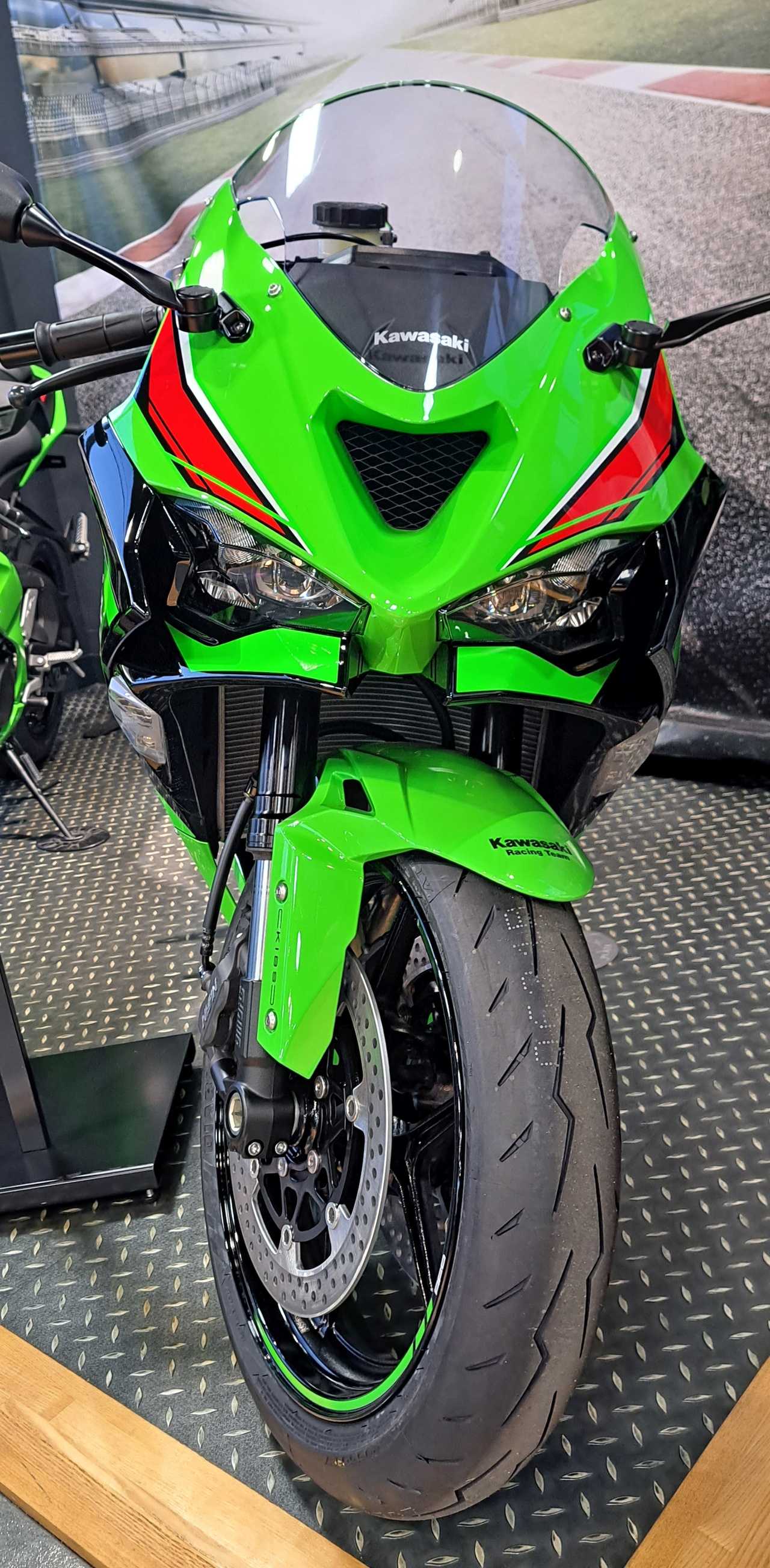 ぺく Ninja ZX-6R ABS KRT Edition・Ninja ZX-6R ABS | 株式会社ブライト