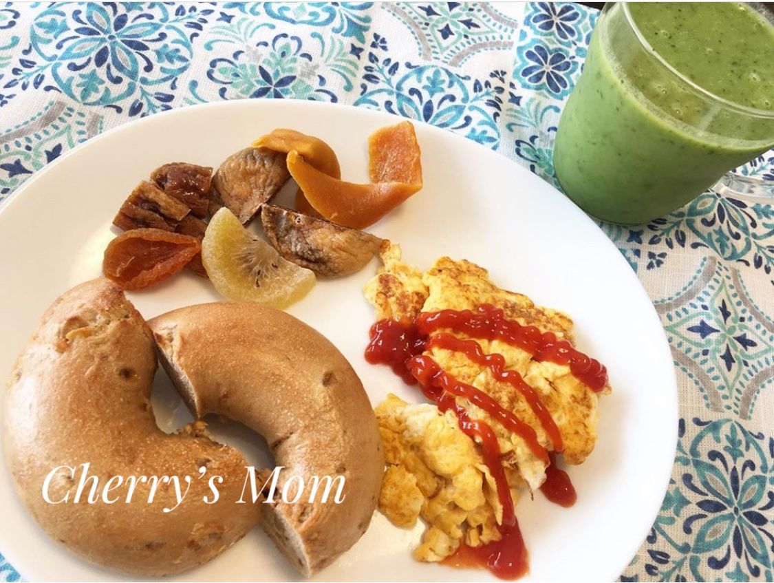 簡単朝食 ベーグルとドライフルーツ スムージー Cherry S Momのブログ