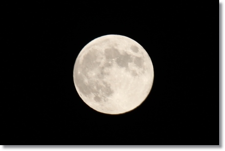 中秋の名月 13.9.19 18：37