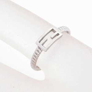 手元に程よい存在感を。フェンディ バケット FFロゴ リンクチェーン