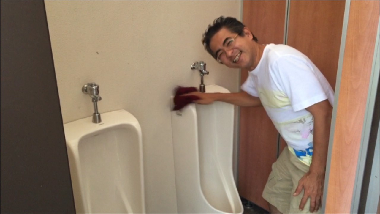 公衆トイレ掃除　山田店長