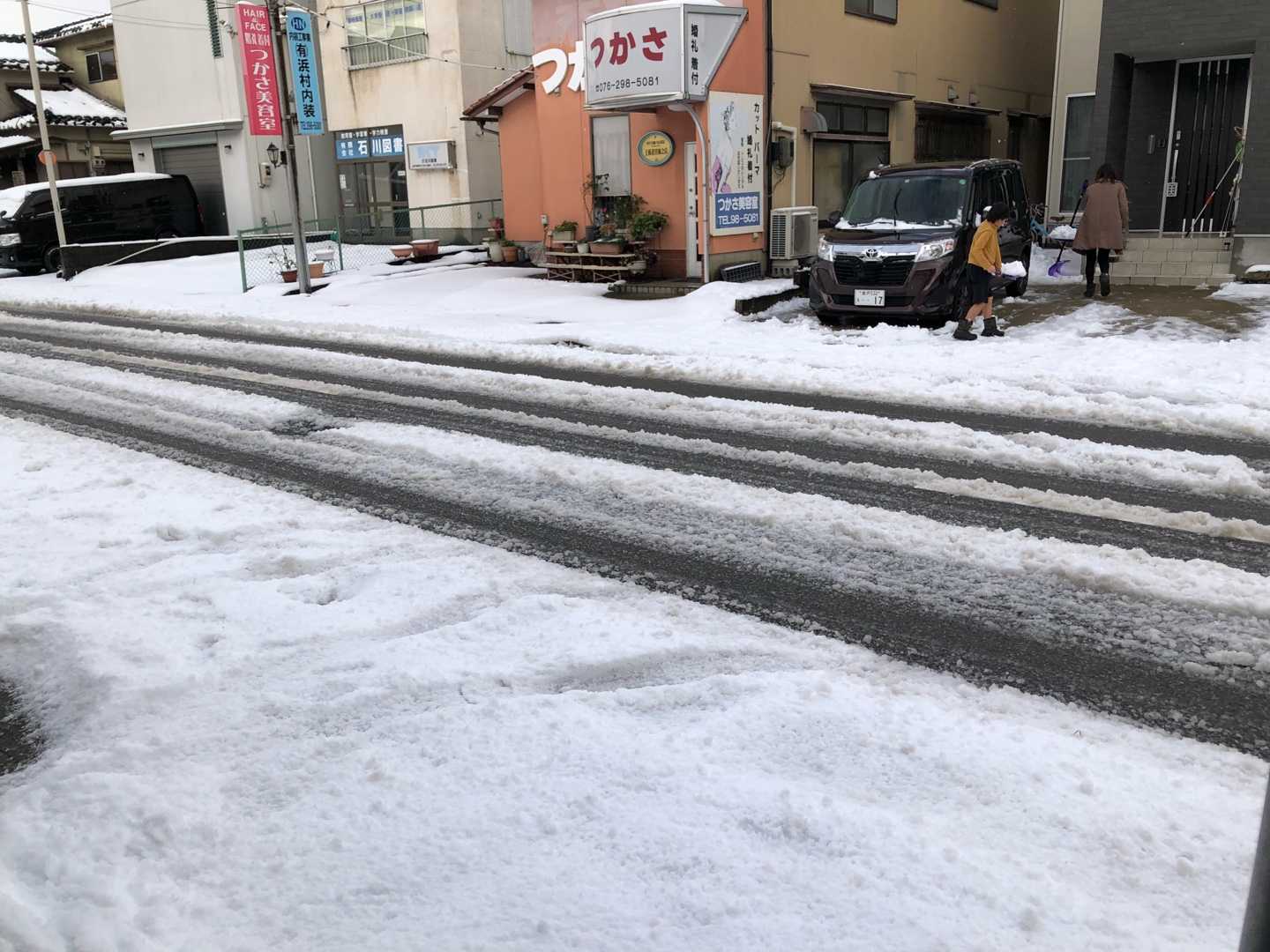 金沢に雪が降ってきた でも子供は嬉しそうに雪かきしている 銀線名人の言いたい放題 楽天ブログ