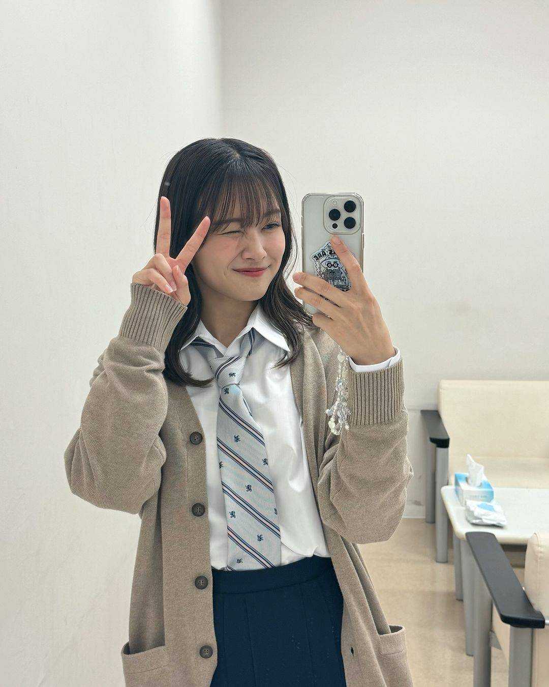 ☆元櫻坂46♪原田葵アナ、フジ若手アナ5ショット公開して話題に