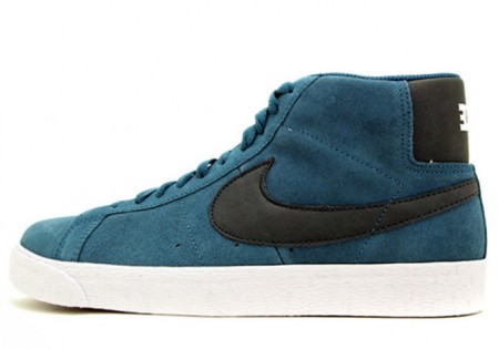 NIKE BLAZER MID