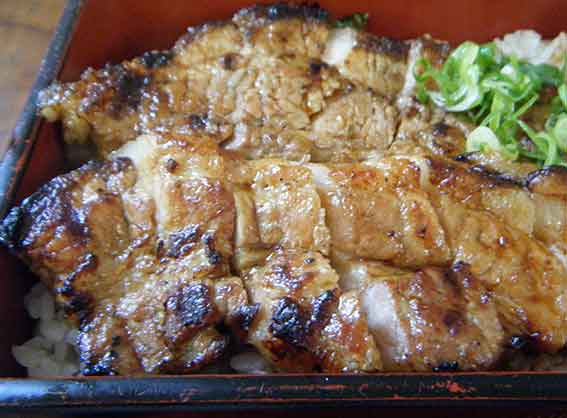 源喜亭の「豚かばやき重」-2♪
