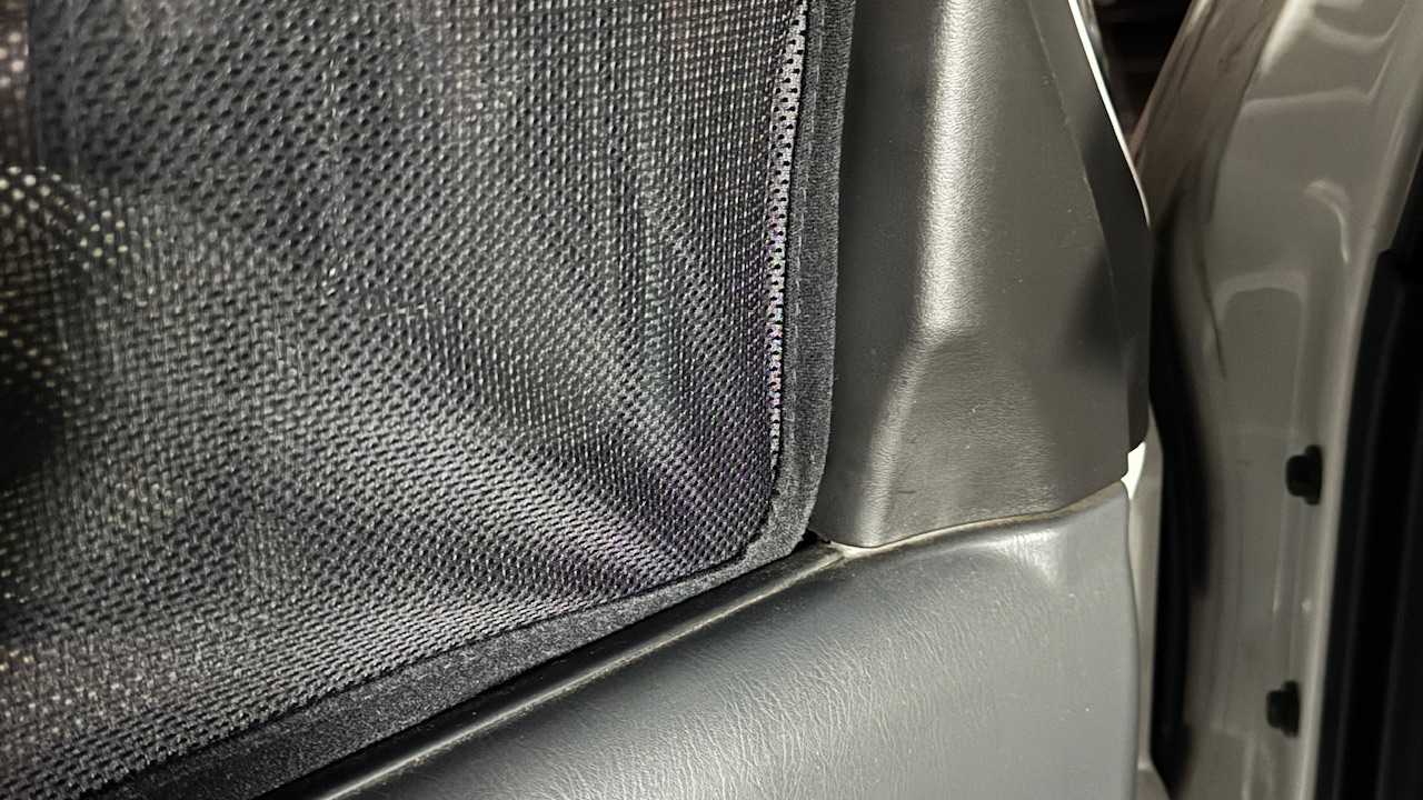 ジムニーJB23 メッシュカーテン 装着 助手席側