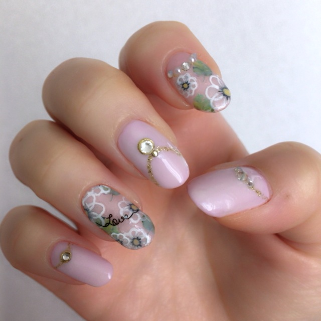 Ibiza Ligeroでフラワーネイル