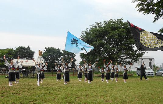 子供たちの踊りがイベントを盛り上げる