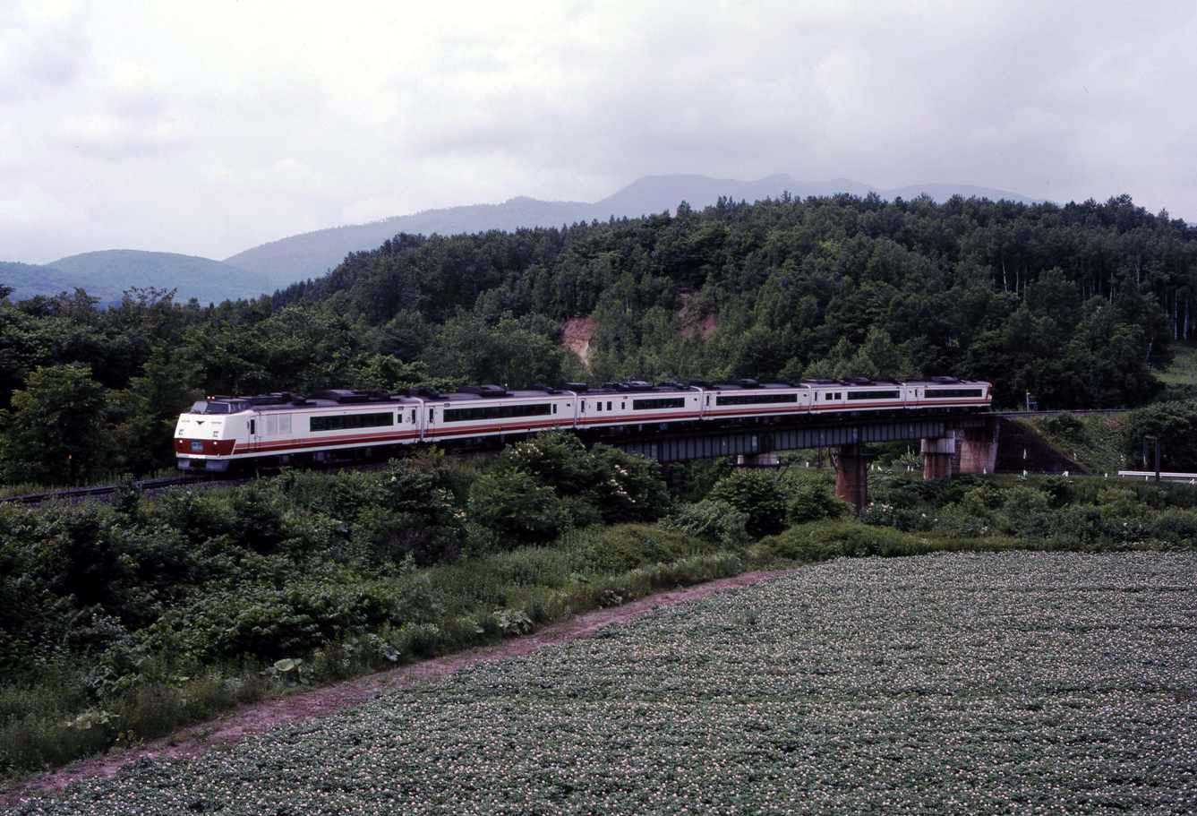 キハ183系（新国鉄色）：特急「オホーツク」 | マル鉄鉄道写真館2