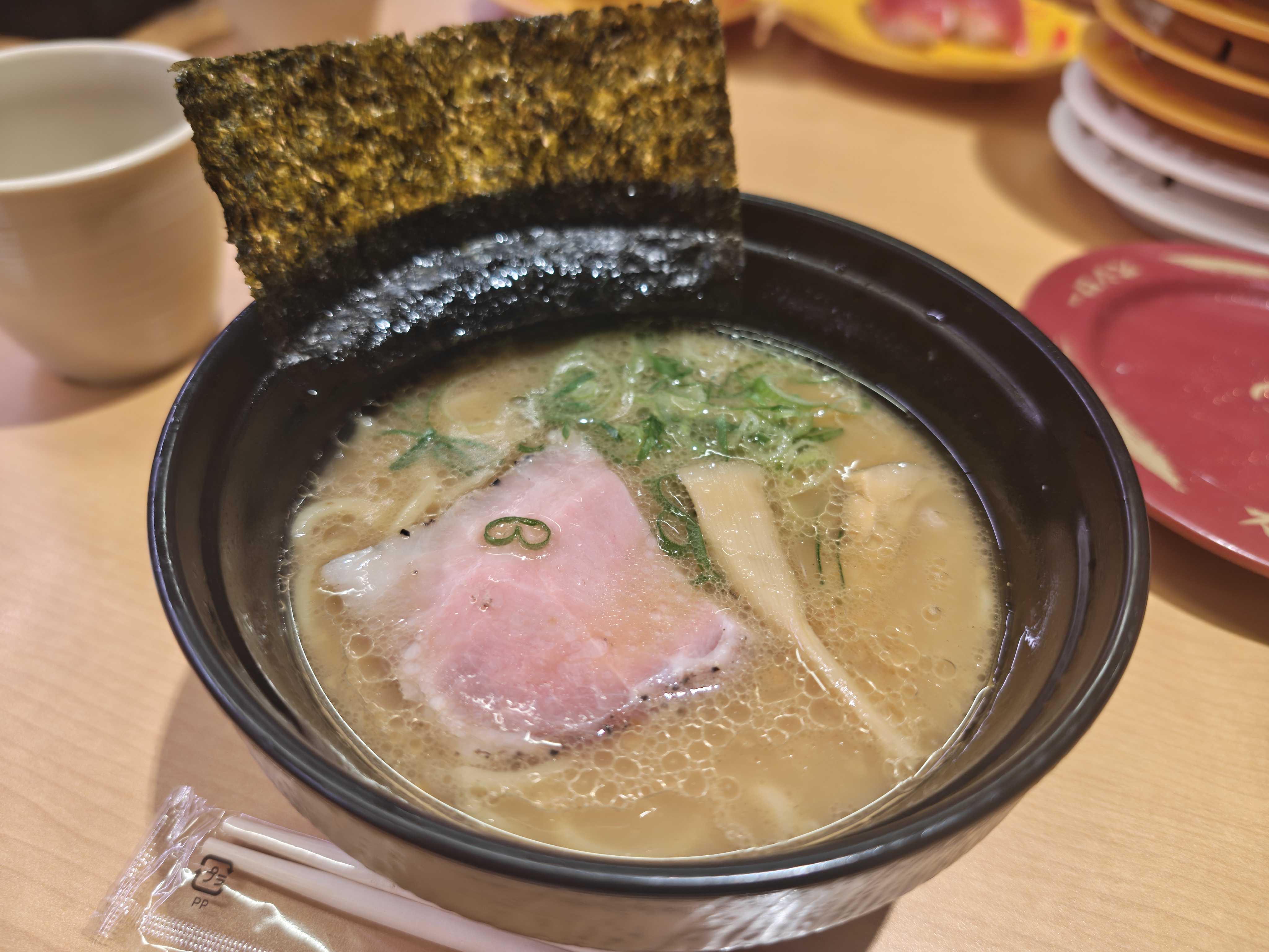 スシローランチ　フェア商品　豚骨醤油ラーメン