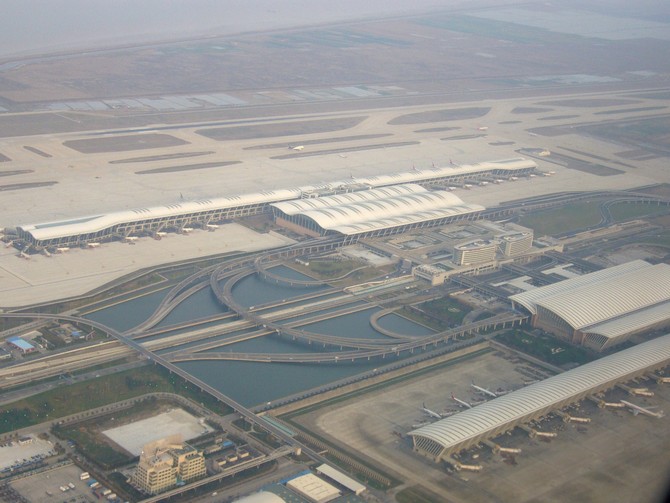 上海浦東国際空港新旧ターミナル.JPG