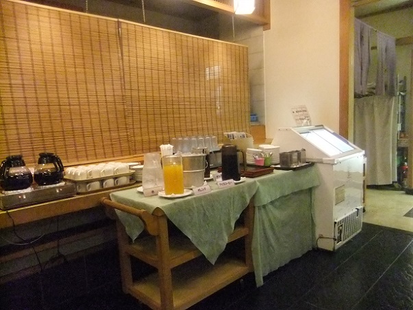 栗原４丁目・江戸一西新井館のドリンクコーナー