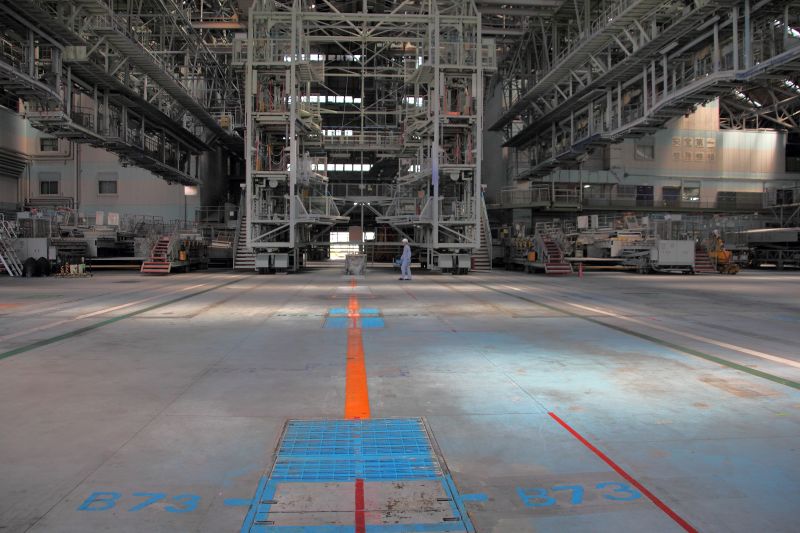 ANA機体整備工場_004ピット-B73.jpg