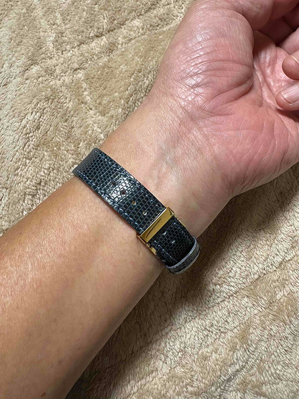 CORUM（コルム）のアドミラルズカップ V52の金属ベルトを革ベルトに