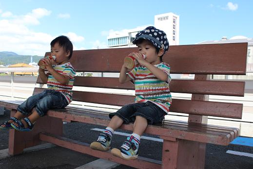 2012.7.26 蒼＆悠真ジュース.jpg