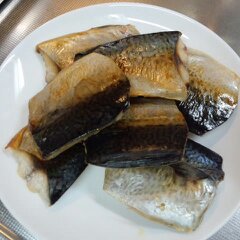 ディナーパンで鯖の塩焼き